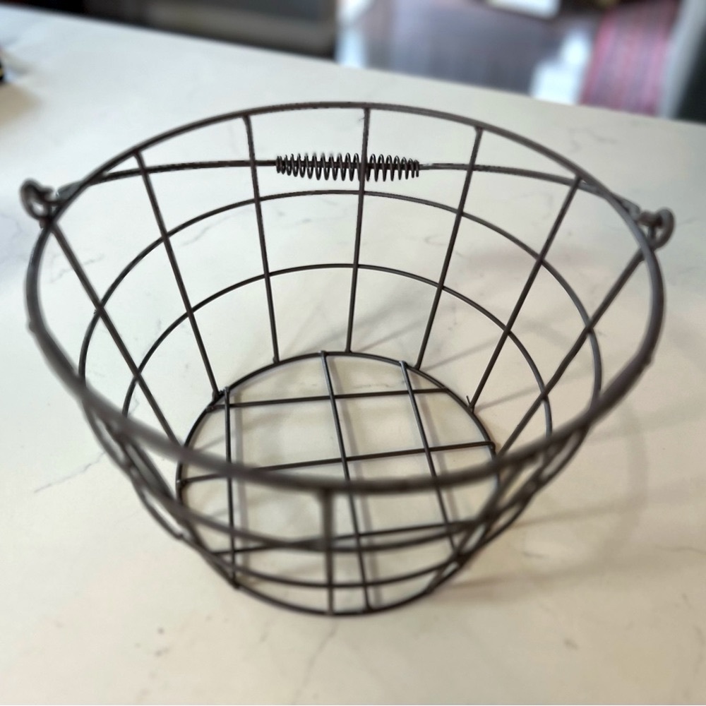 Metal (wire) Basket w/handle